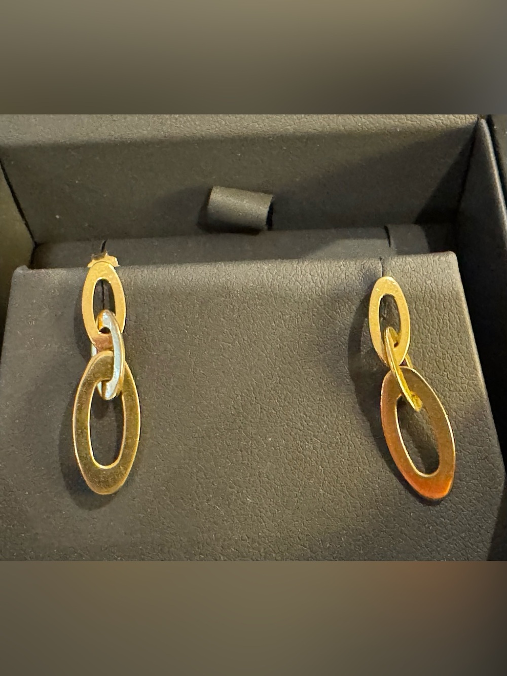 Beautiful Roberto Coin 18k Yellow Gold Chic and Shine Drop Dangle Earrings